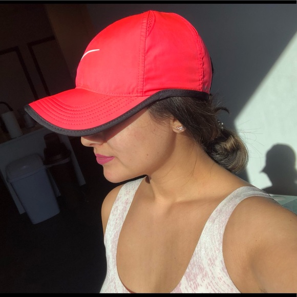 Hot pink nike sports hat - Picture 3 of 3